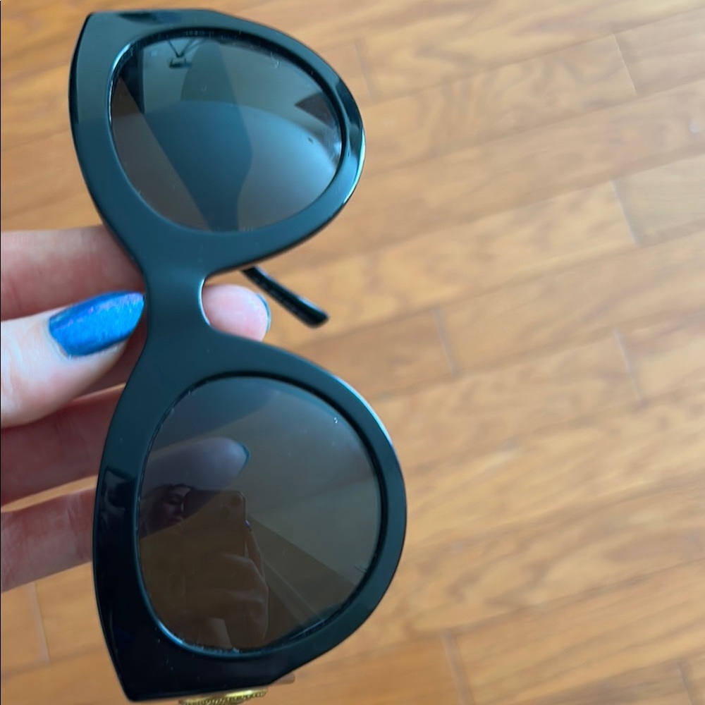 Authentic Versace Black medallion sunglasses - Picture 13 of 14